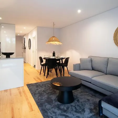 Premium 2br Flat Near Santa Catarina By Lovelystay Oporto