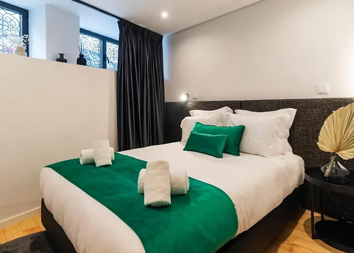 Апартаменты Premium 2br Flat Near Santa Catarina By Lovelystay Порту