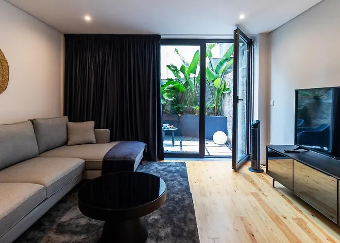 Premium 2br Flat Near Santa Catarina By Lovelystay Appartement Oporto