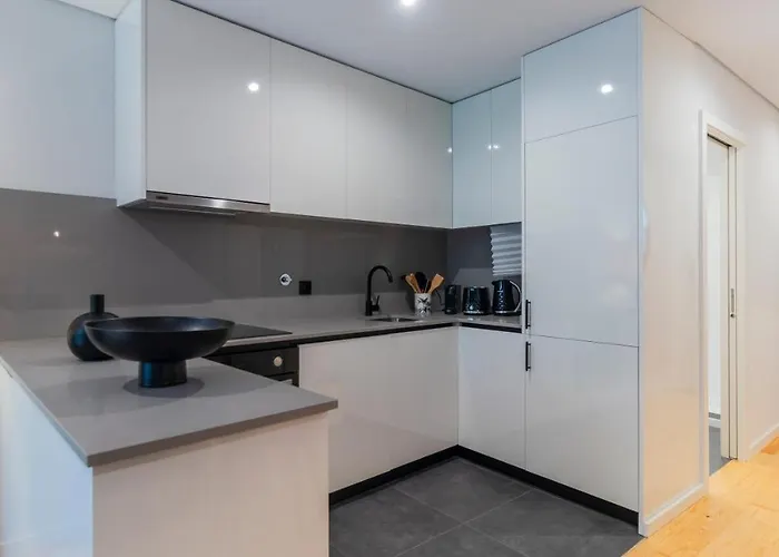 Premium 2br Flat Near Santa Catarina By Lovelystay * Porto