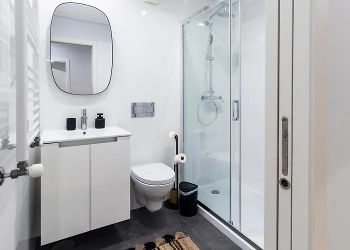 Premium 2br Flat Near Santa Catarina By Lovelystay Appartement Oporto