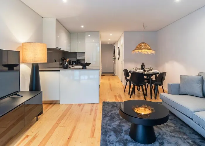 Premium 2br Flat Near Santa Catarina By Lovelystay * Порту