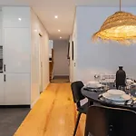 Premium 2br Flat Near Santa Catarina By Lovelystay Appartement Oporto